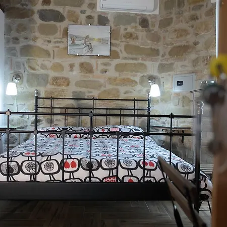 Aurora Couette-café Santo Stefano di Camastra